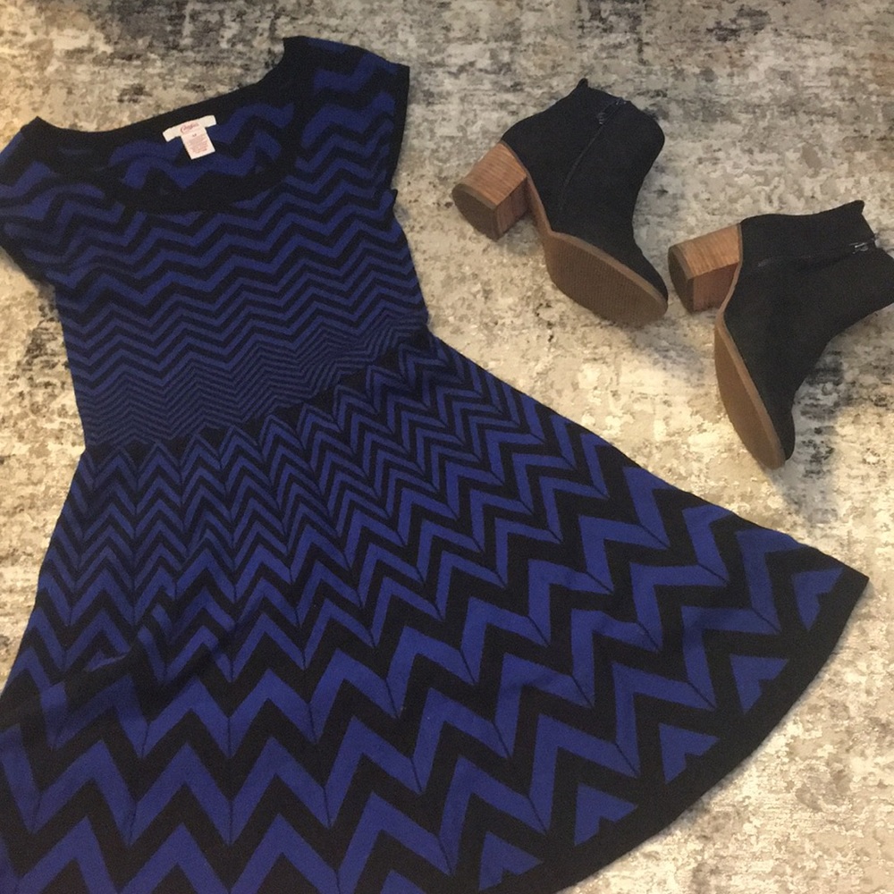 Juniors Short Sleeve Chevron Sweater Dress